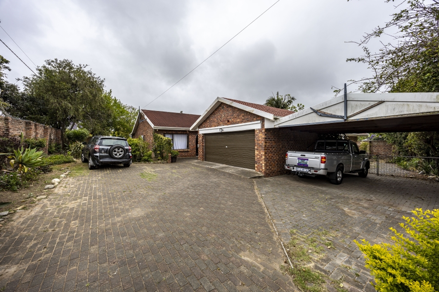 4 Bedroom Property for Sale in Nahoon Valley Park Eastern Cape